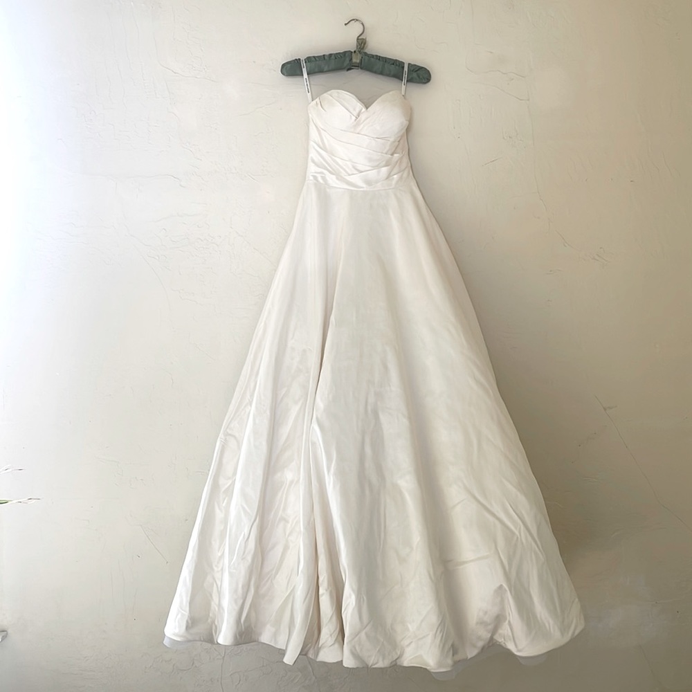 👰‍♀️ Justin Alexander Strapless Wedding Dress 👰🏽
